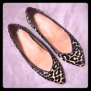 Vionic leopard flats